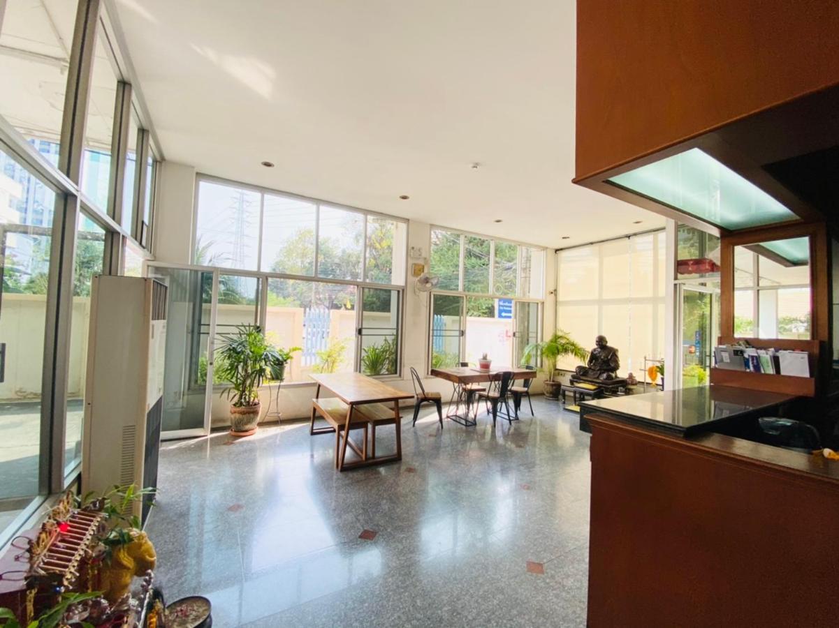 City Residence Bangkok Bagian luar foto