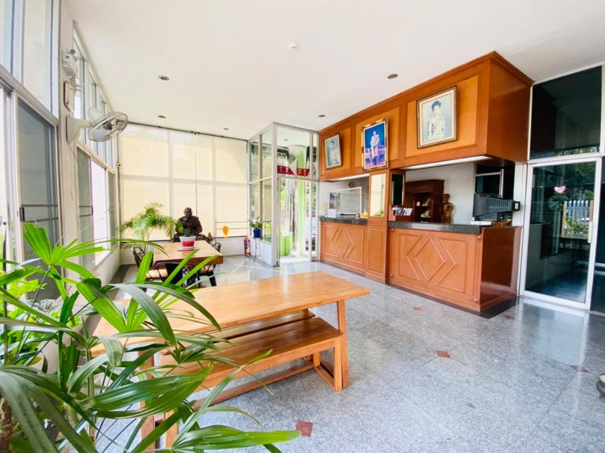 City Residence Bangkok Bagian luar foto